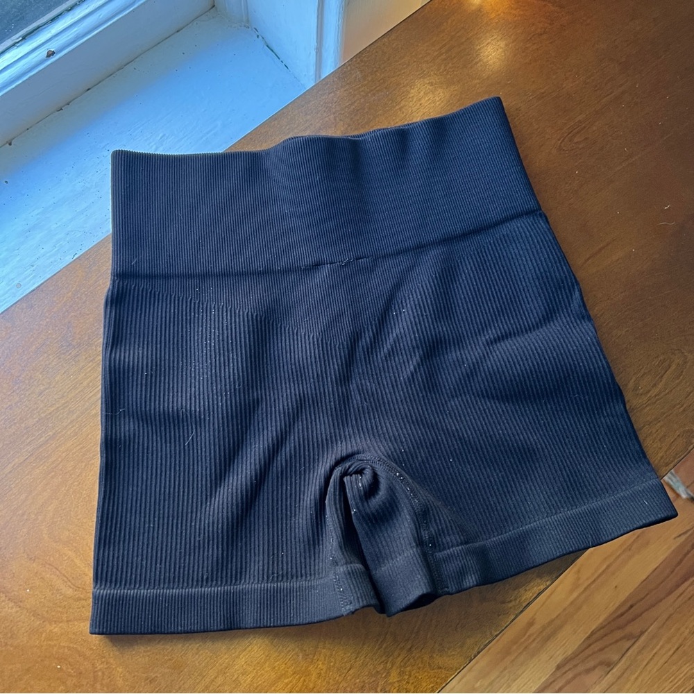 Bo & Tee Ribbed Mini Shorts - Picture 2 of 5